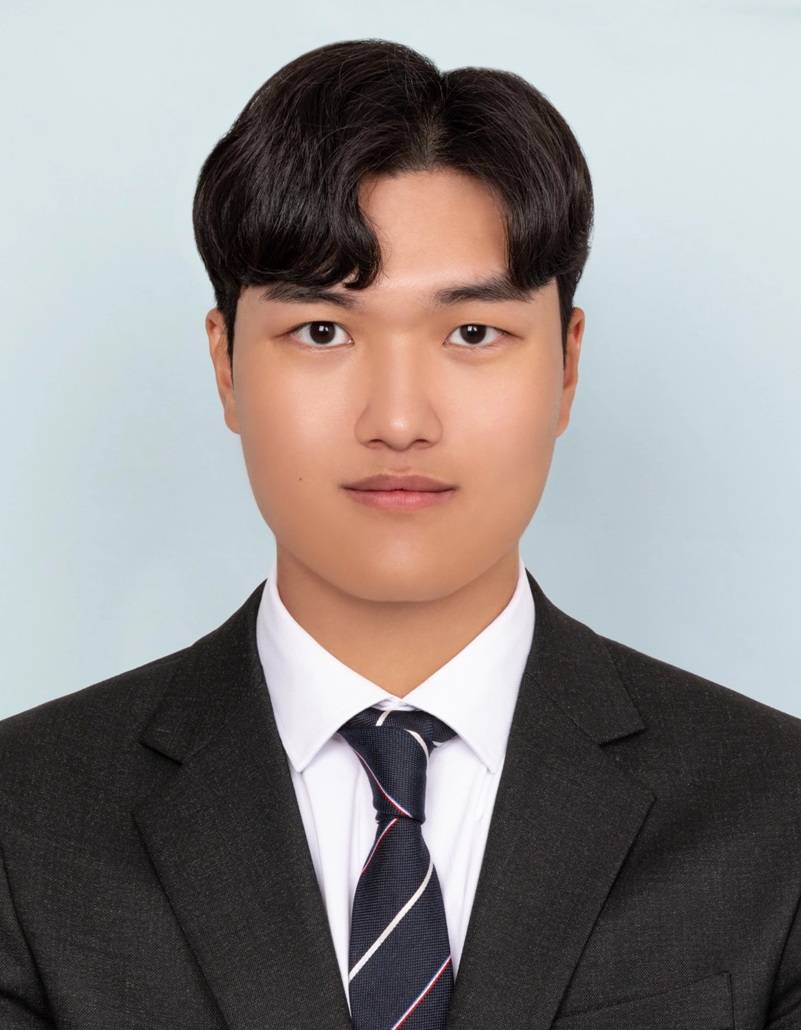 이 포트폴리오의 주인인 은영환의 증명사진 입니다.